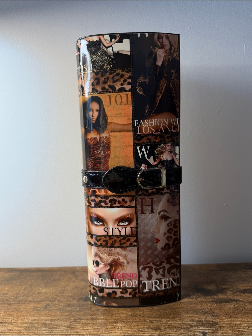Vintage Fashion Editorial Magazine Print Roll Clutch – NWOT